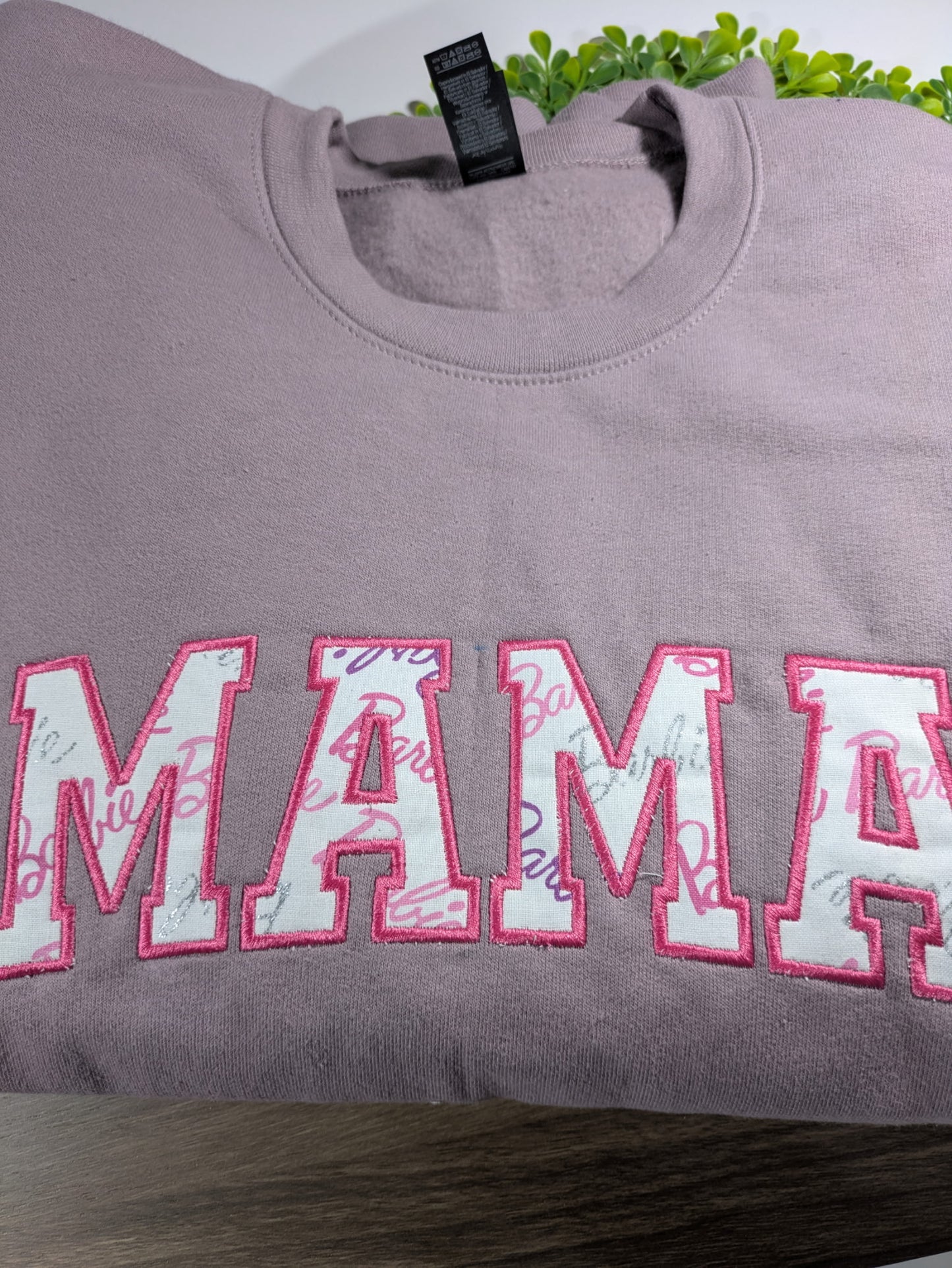 Barbie-Inspired "MAMA" Appliqué Sweatshirt – Pretty, Playful & Cozy!